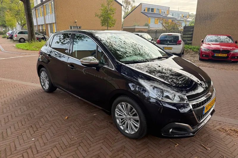 Peugeot 208 (2017)