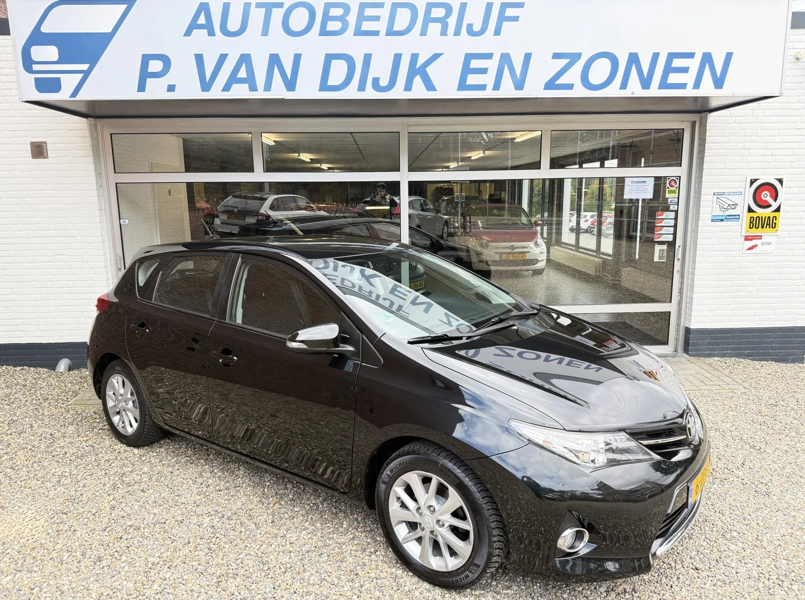 Toyota Auris (2015) — foto 1