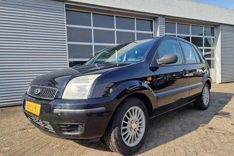 Ford Fusion (2003)