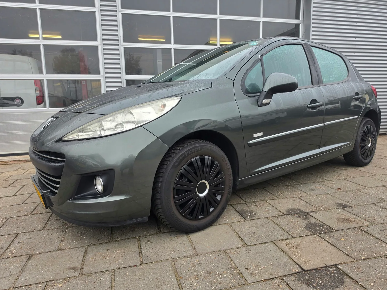 Peugeot 207 (2011) — foto 1