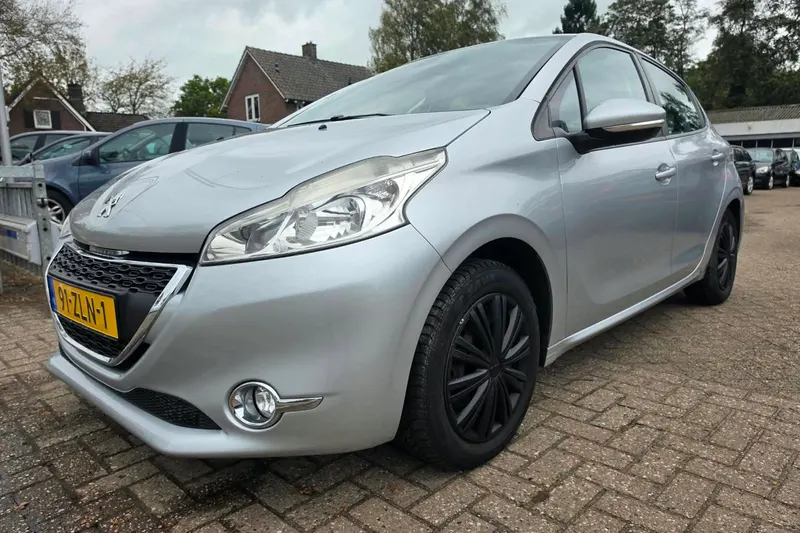 Peugeot 208 (2013)
