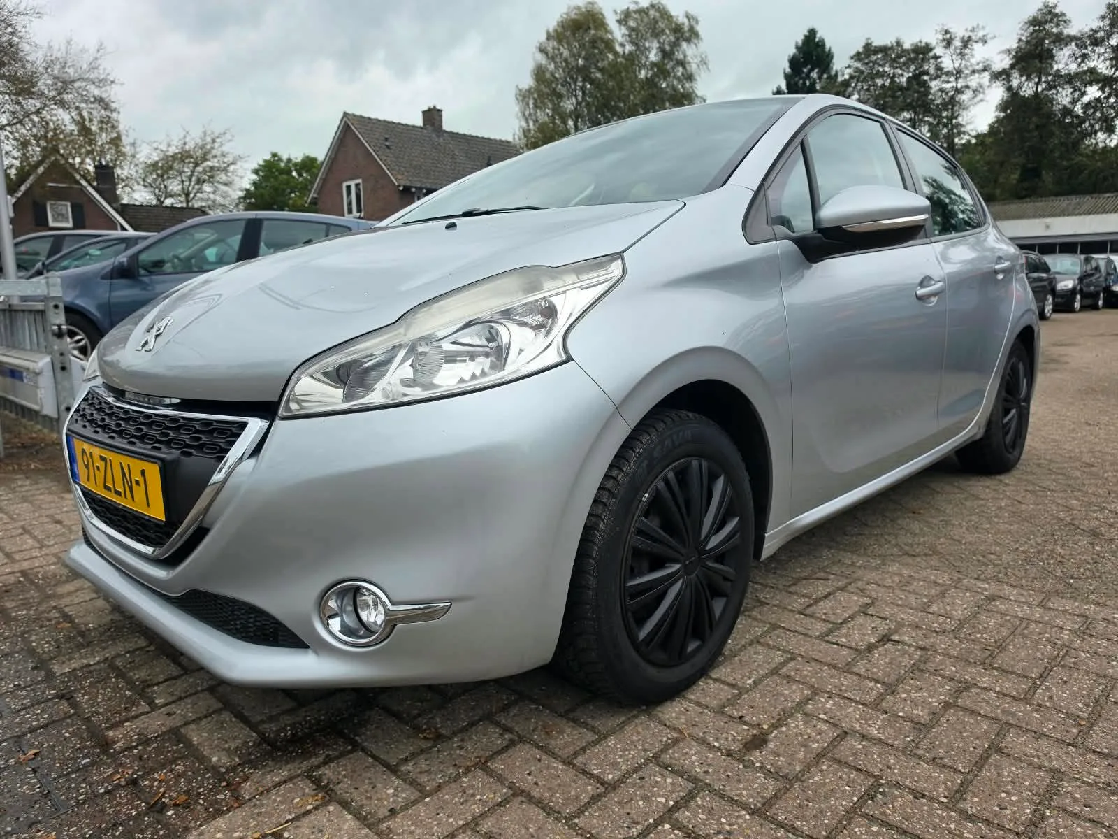 Peugeot 208 (2013) — foto 1