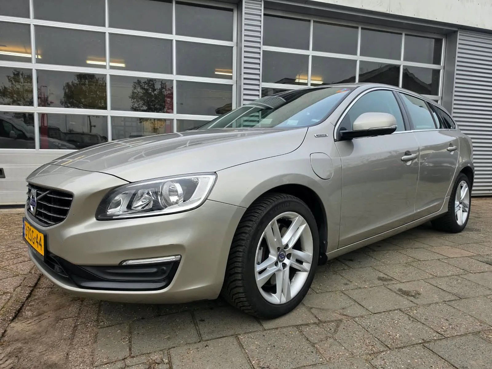 Volvo V60 (2015) — foto 1