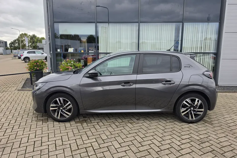 Peugeot 208 (2023)