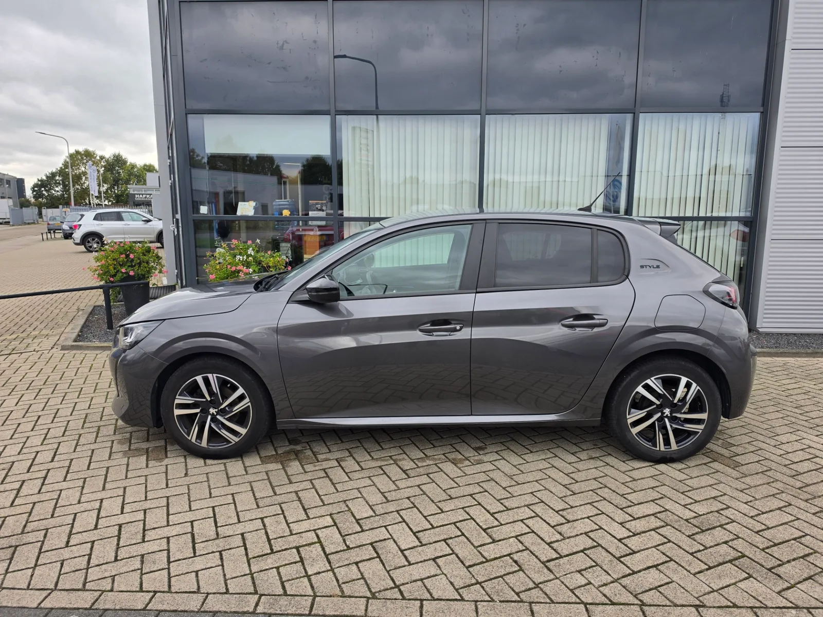 Peugeot 208 (2023) — foto 1