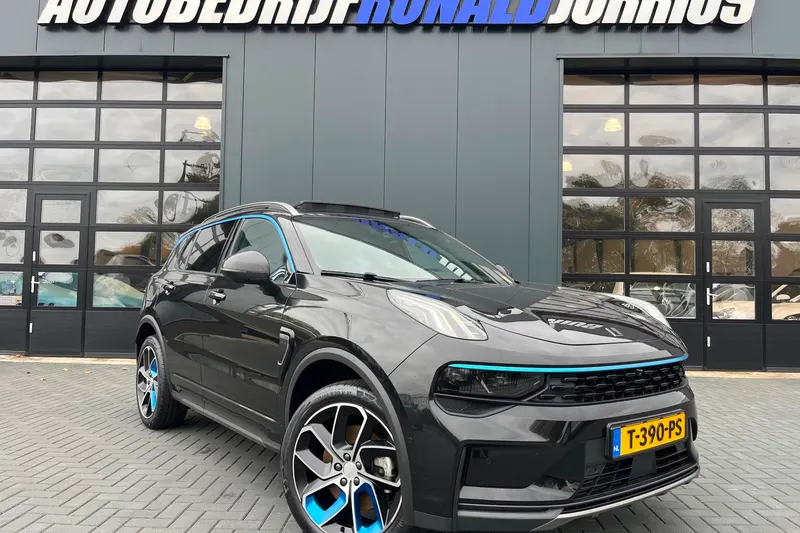 Lynk & Co 01 (2023)