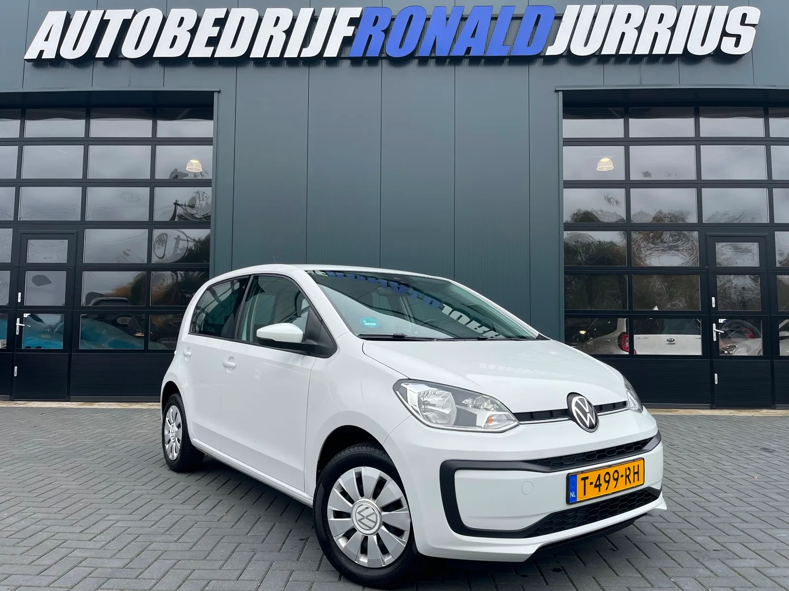 Volkswagen Up! (2023) — foto 1