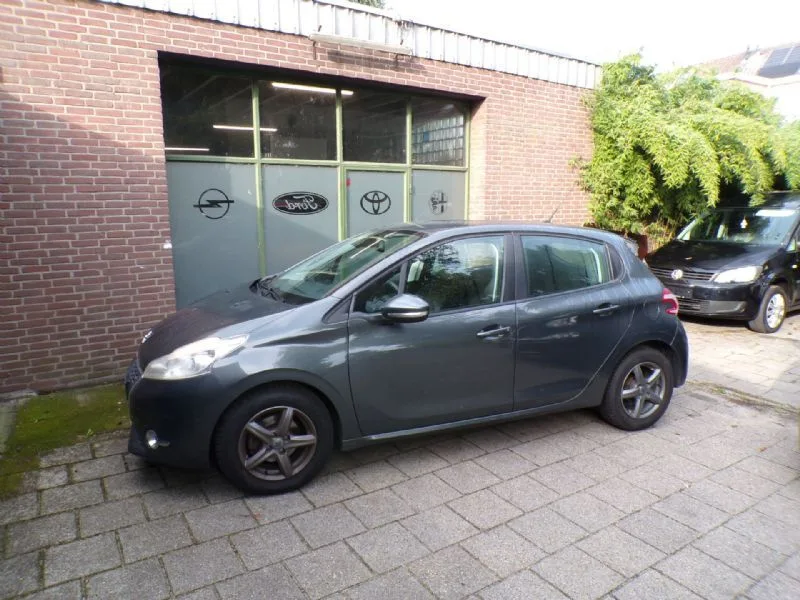 Peugeot 208 (2013) — foto 1