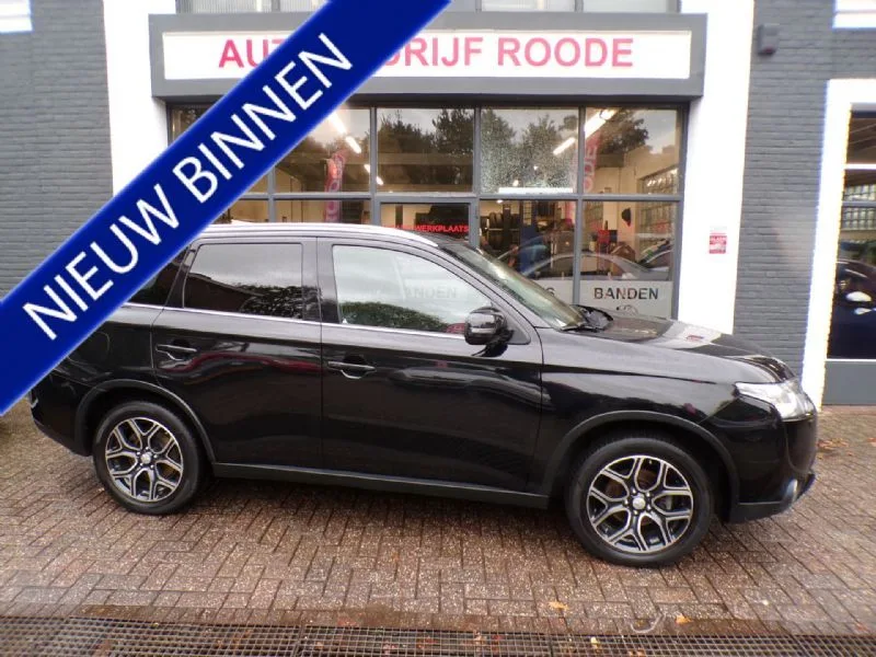 Mitsubishi Outlander (2015) — foto 1