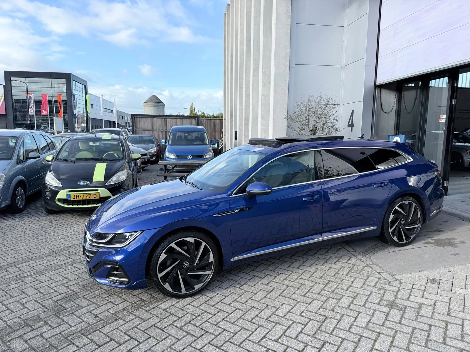 Volkswagen Arteon Shooting Brake (2023) — foto 1
