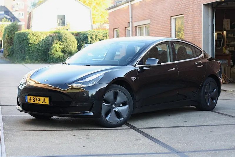 Tesla Model 3 (2020)
