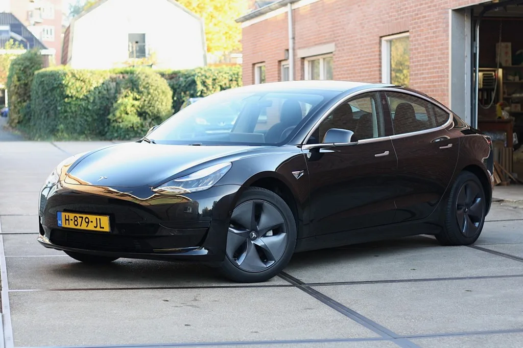 Tesla Model 3 (2020) — foto 1