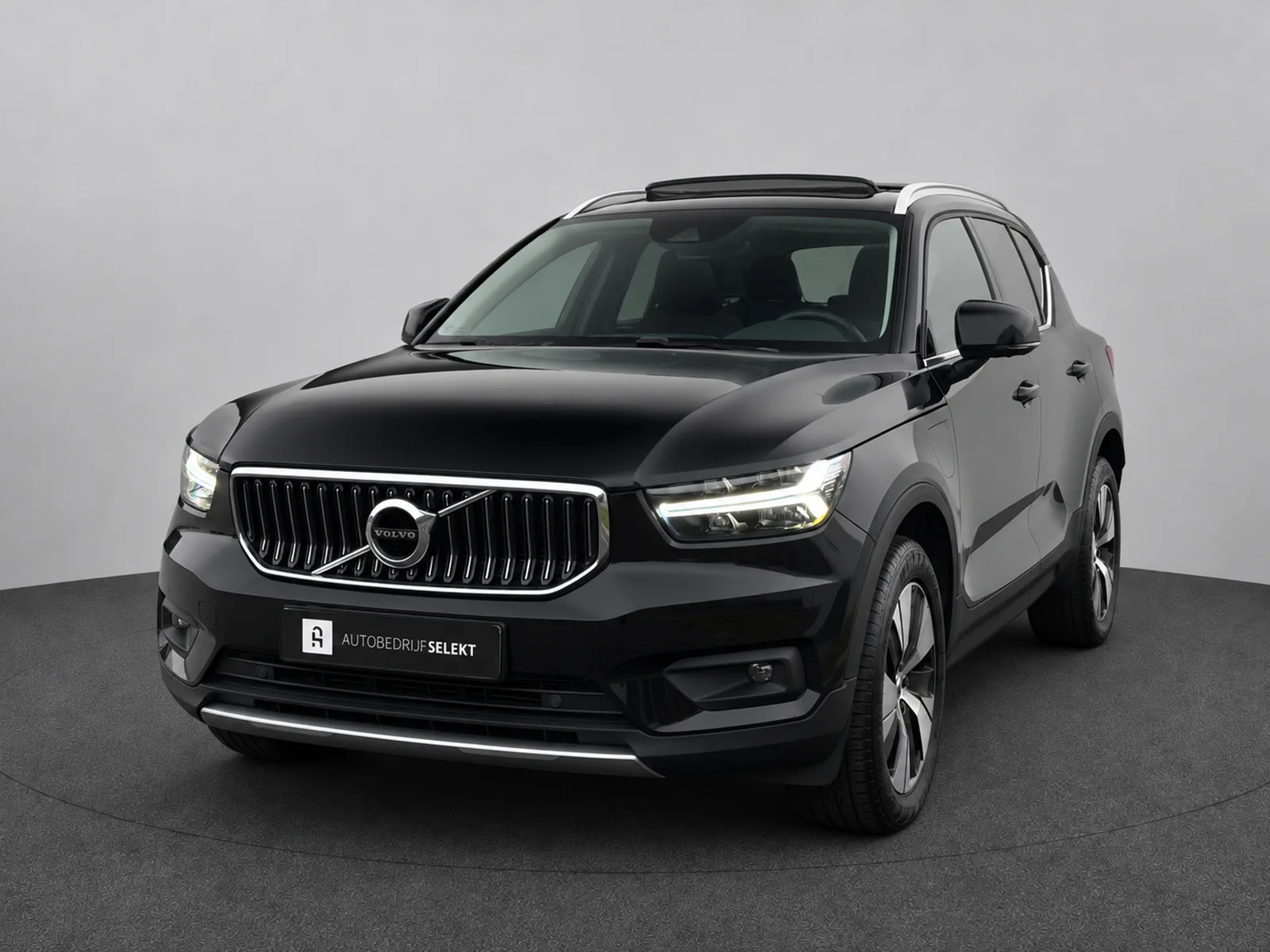 Volvo XC40 (2021) — foto 1