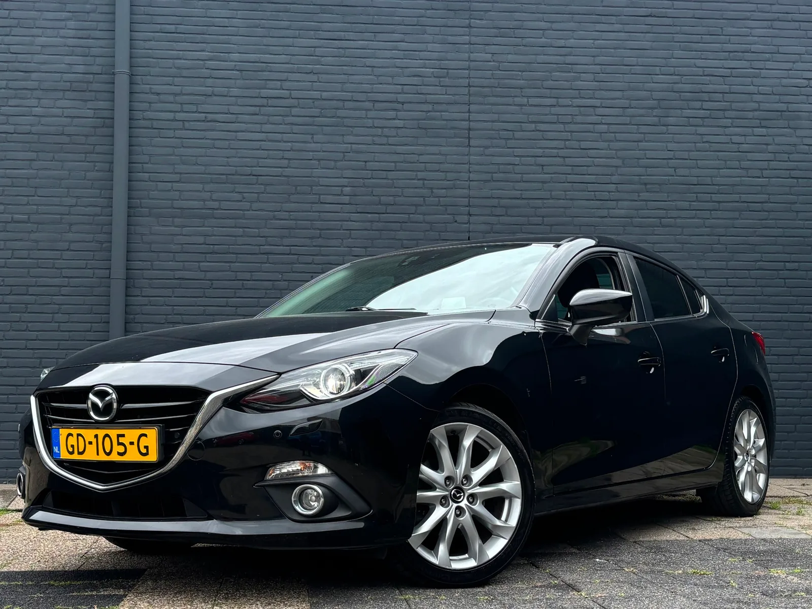 Mazda 3 (2015) — foto 1
