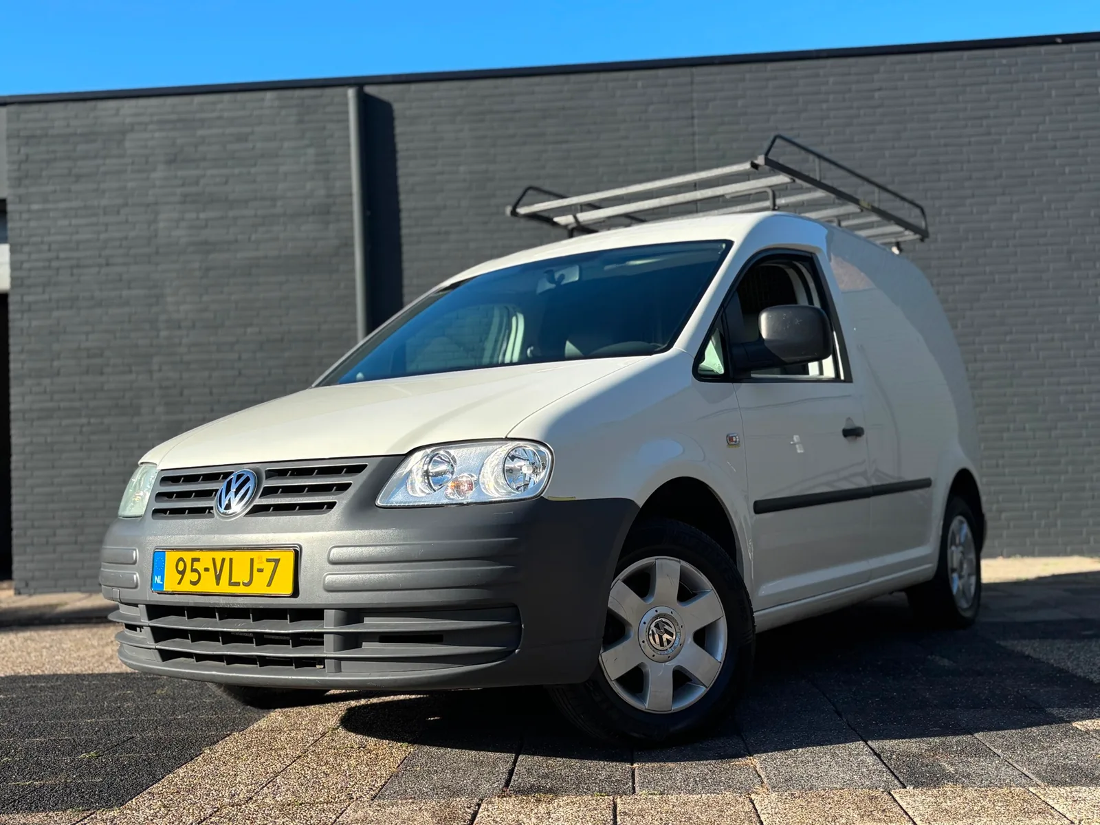 Volkswagen Caddy (2008) — foto 1