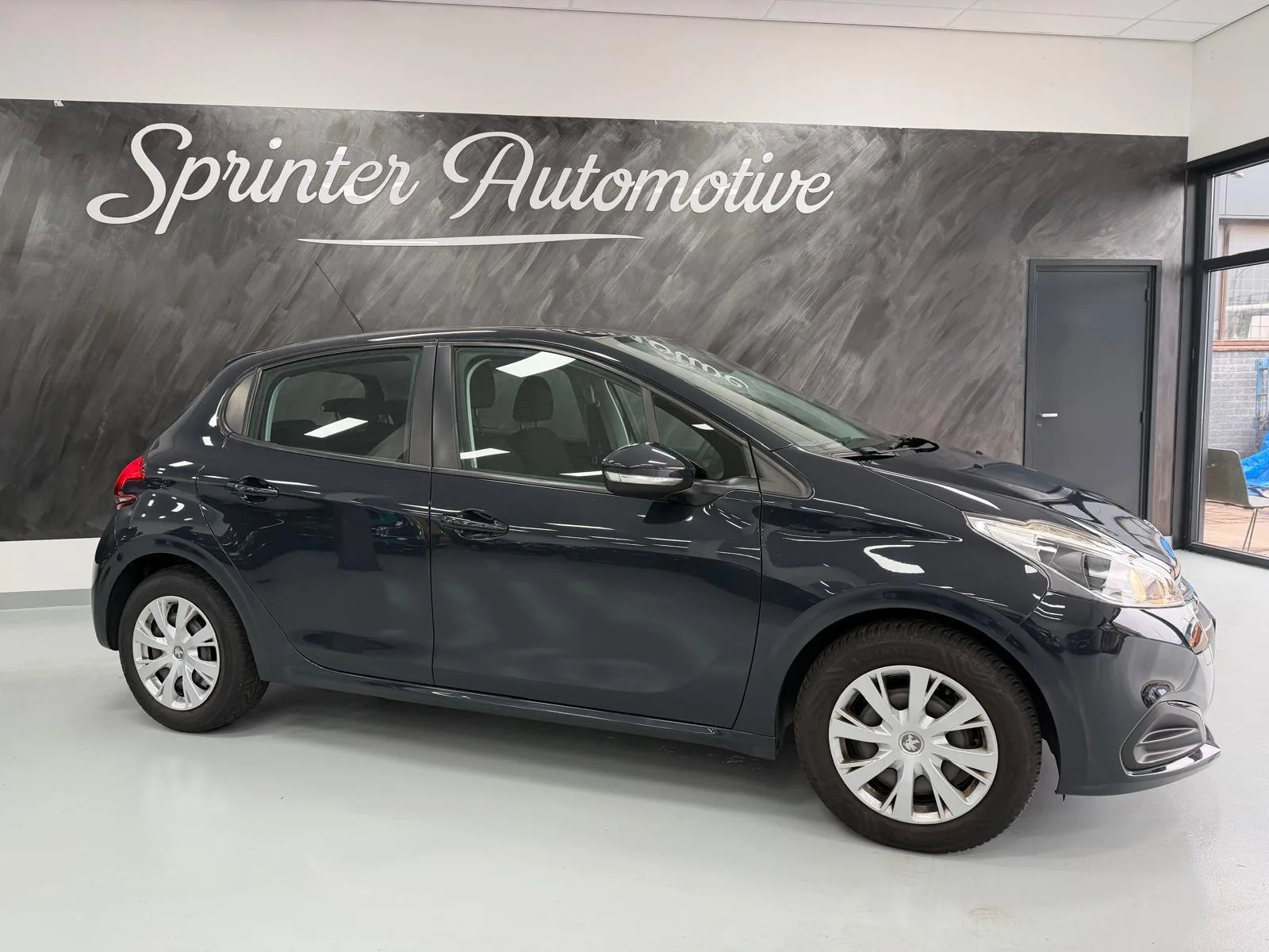 Peugeot 208 (2018) — foto 1