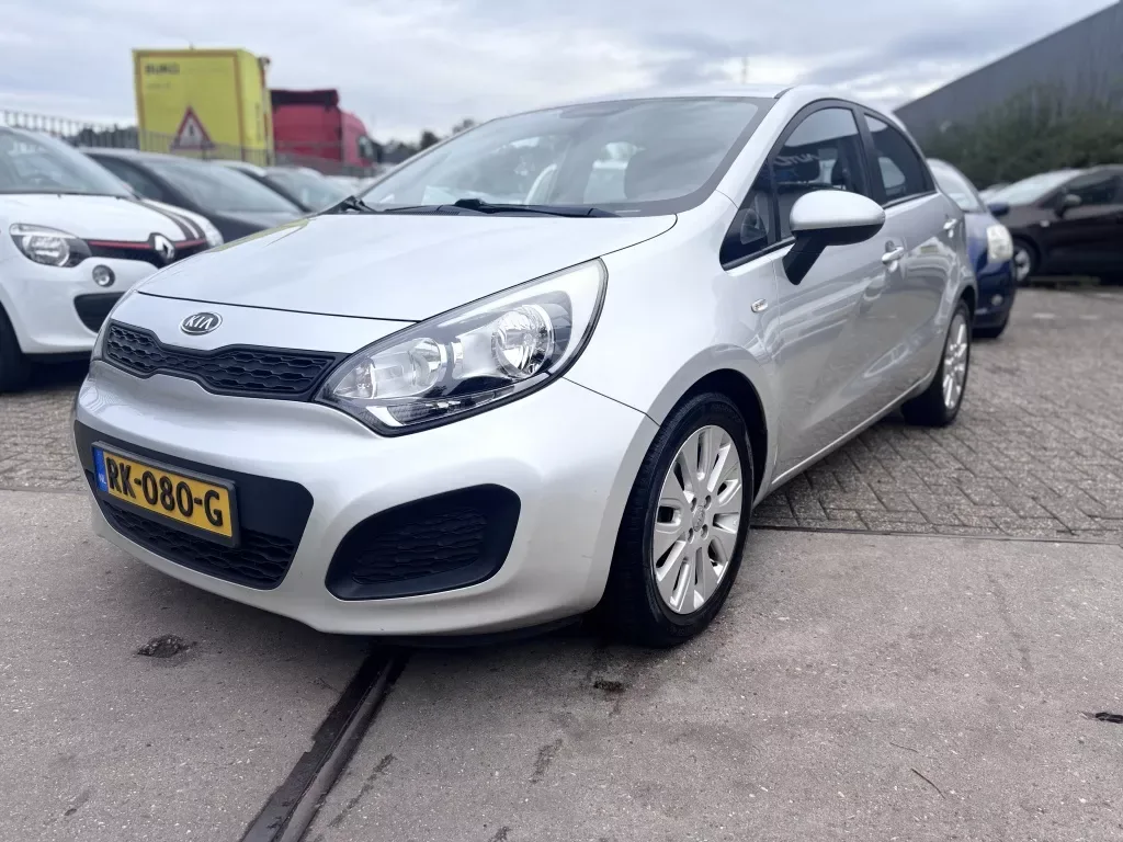 Kia Rio (2011) — foto 1