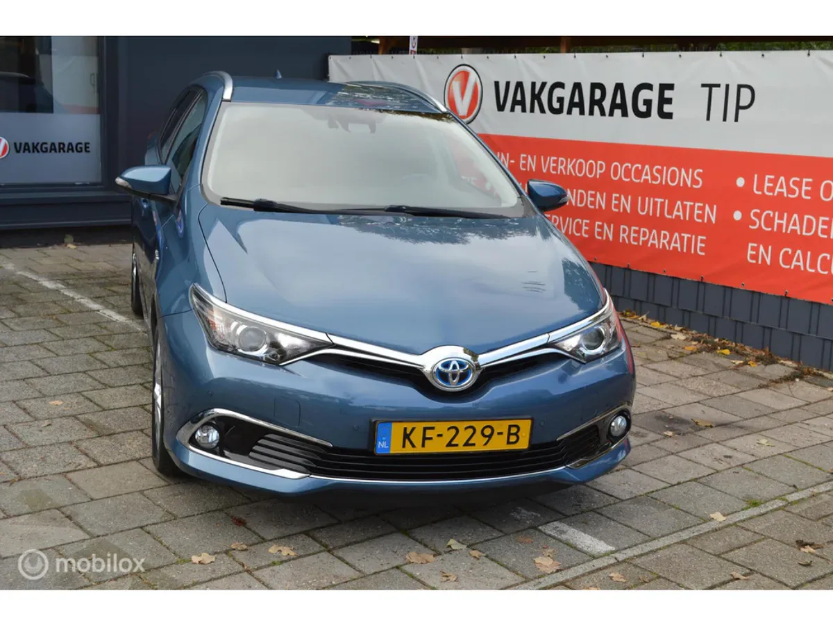 Toyota Auris (2016) — foto 1