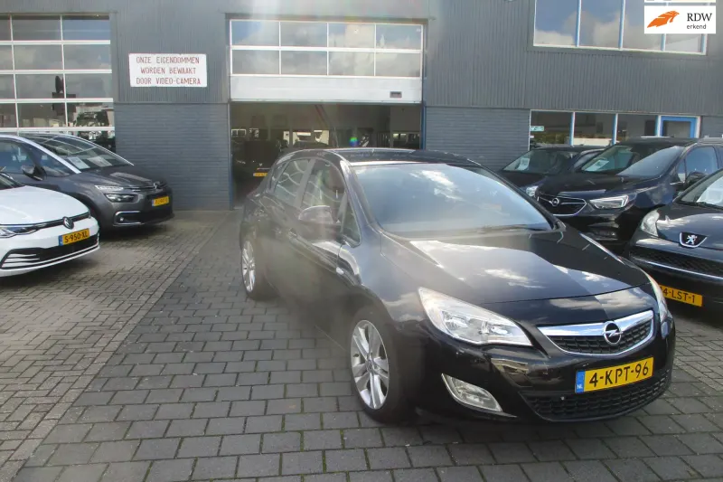 Opel Astra (2011)