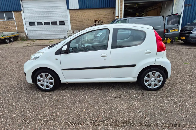 Peugeot 107 (2010)