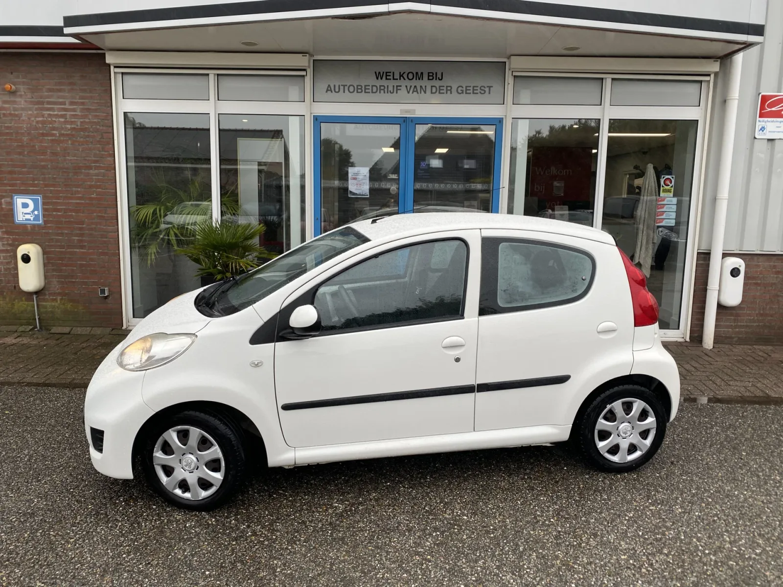 Peugeot 107 (2011) — foto 1