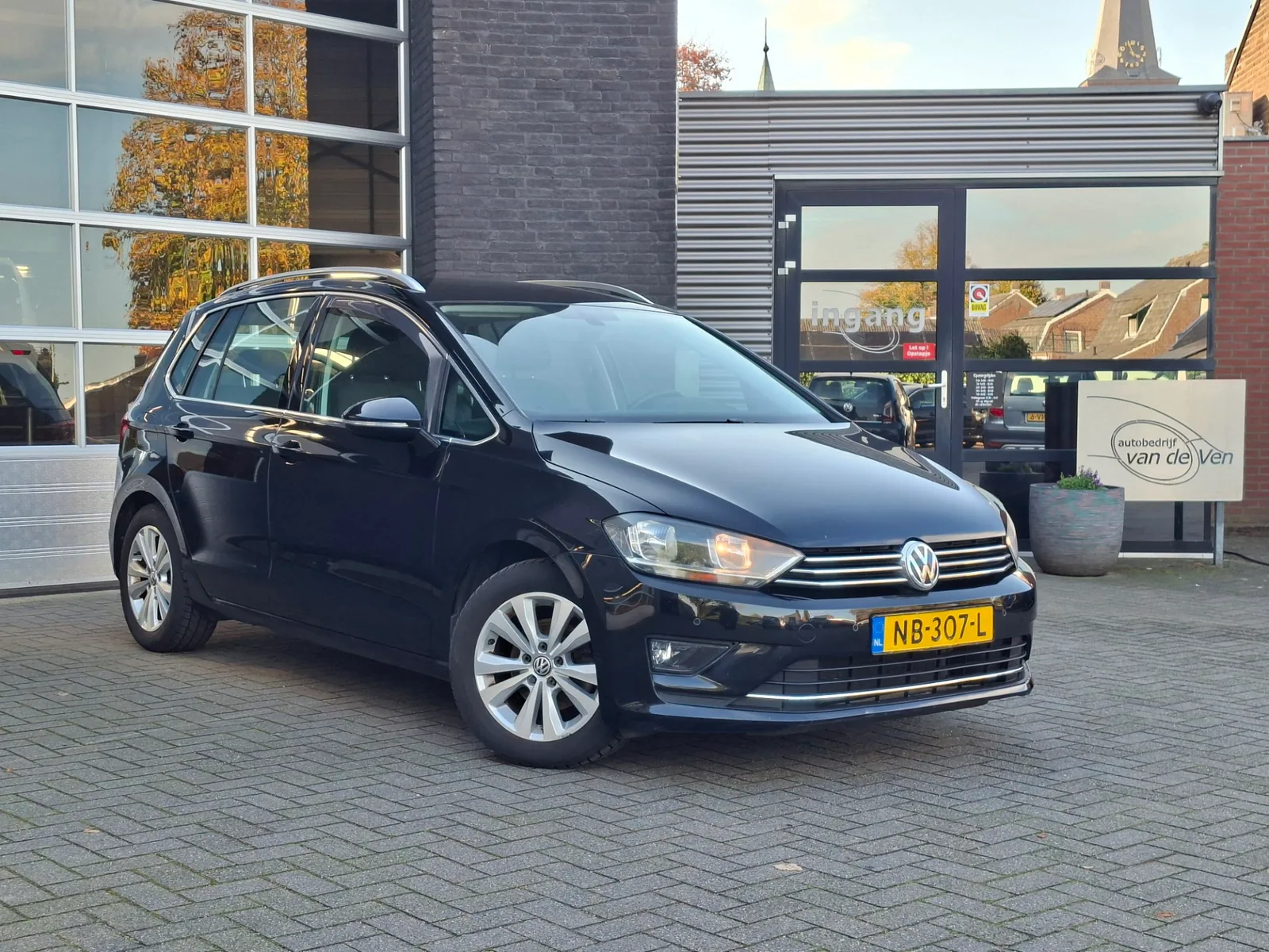 Volkswagen Golf Sportsvan (2017) — foto 1
