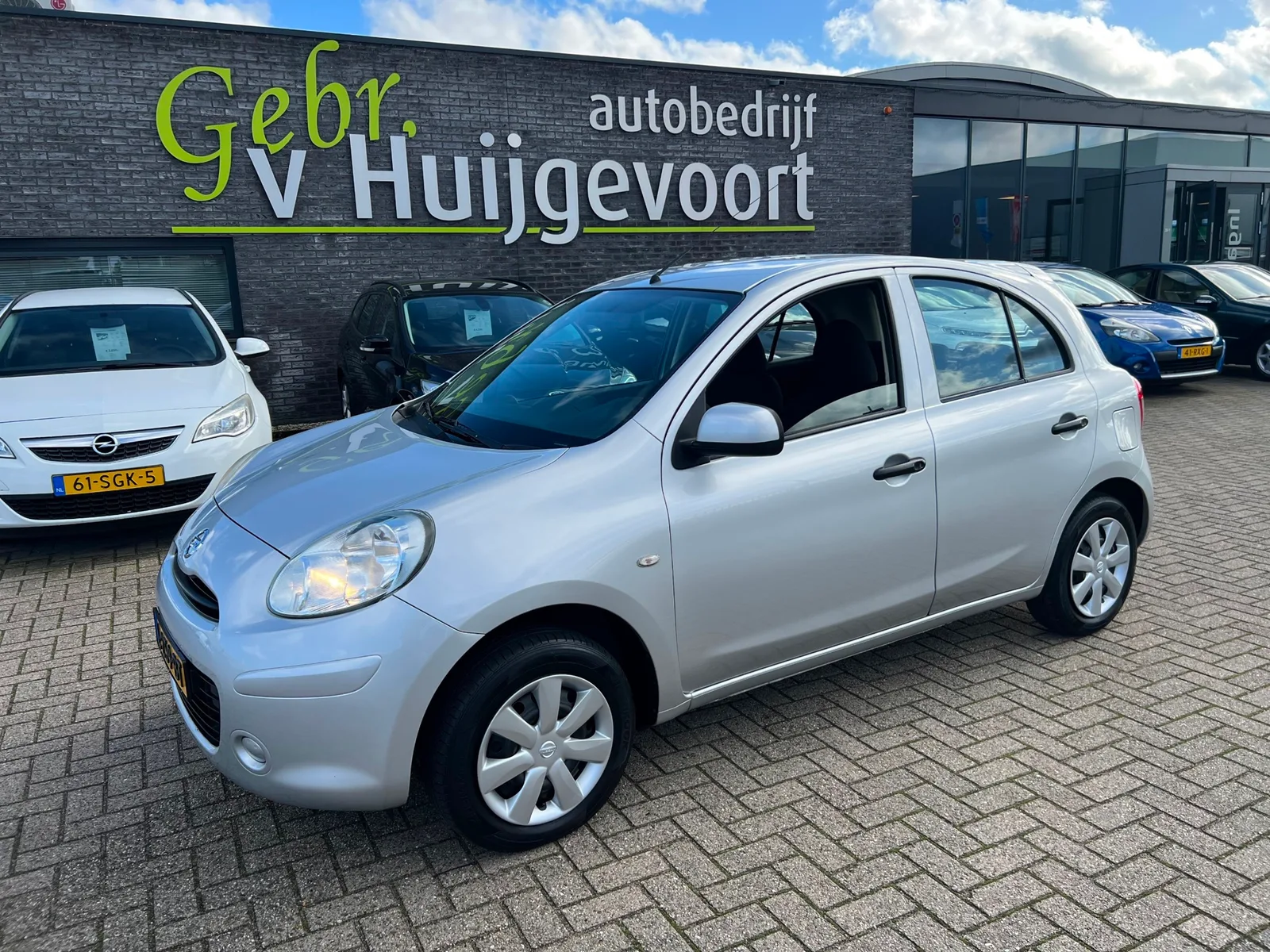 Nissan Micra (2011) — foto 1