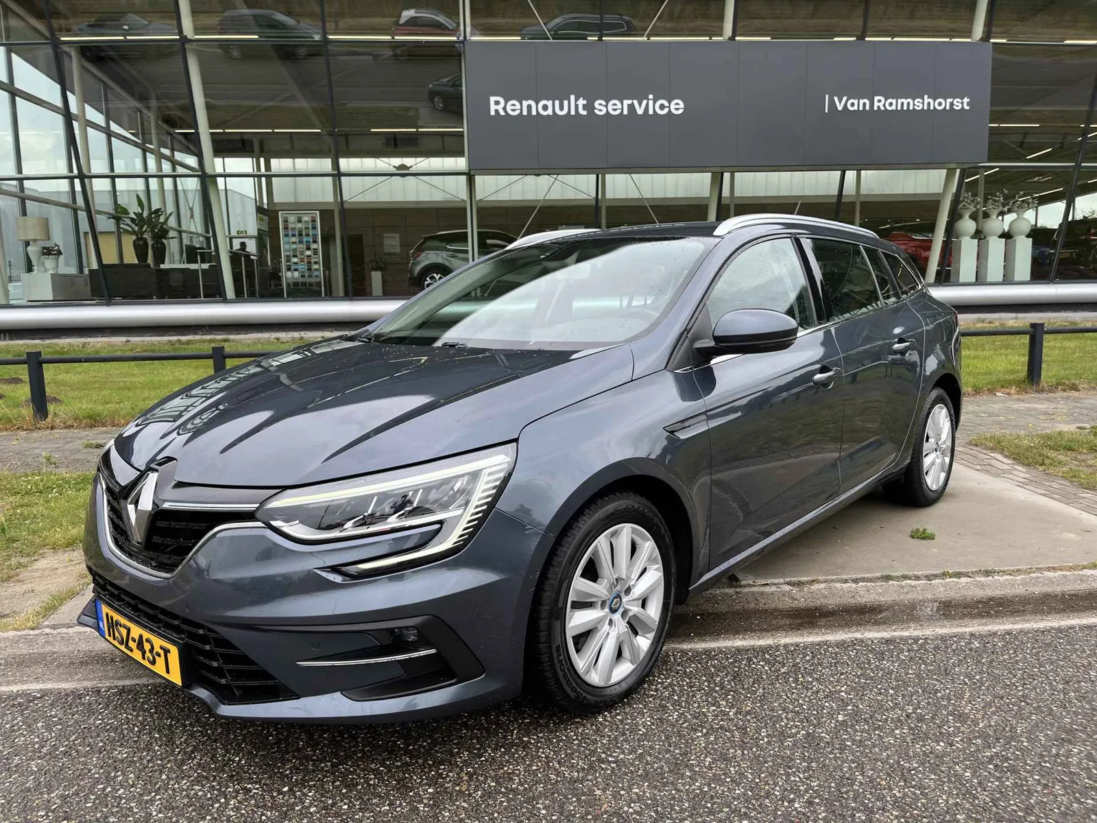 Renault Mégane (2022) — foto 1