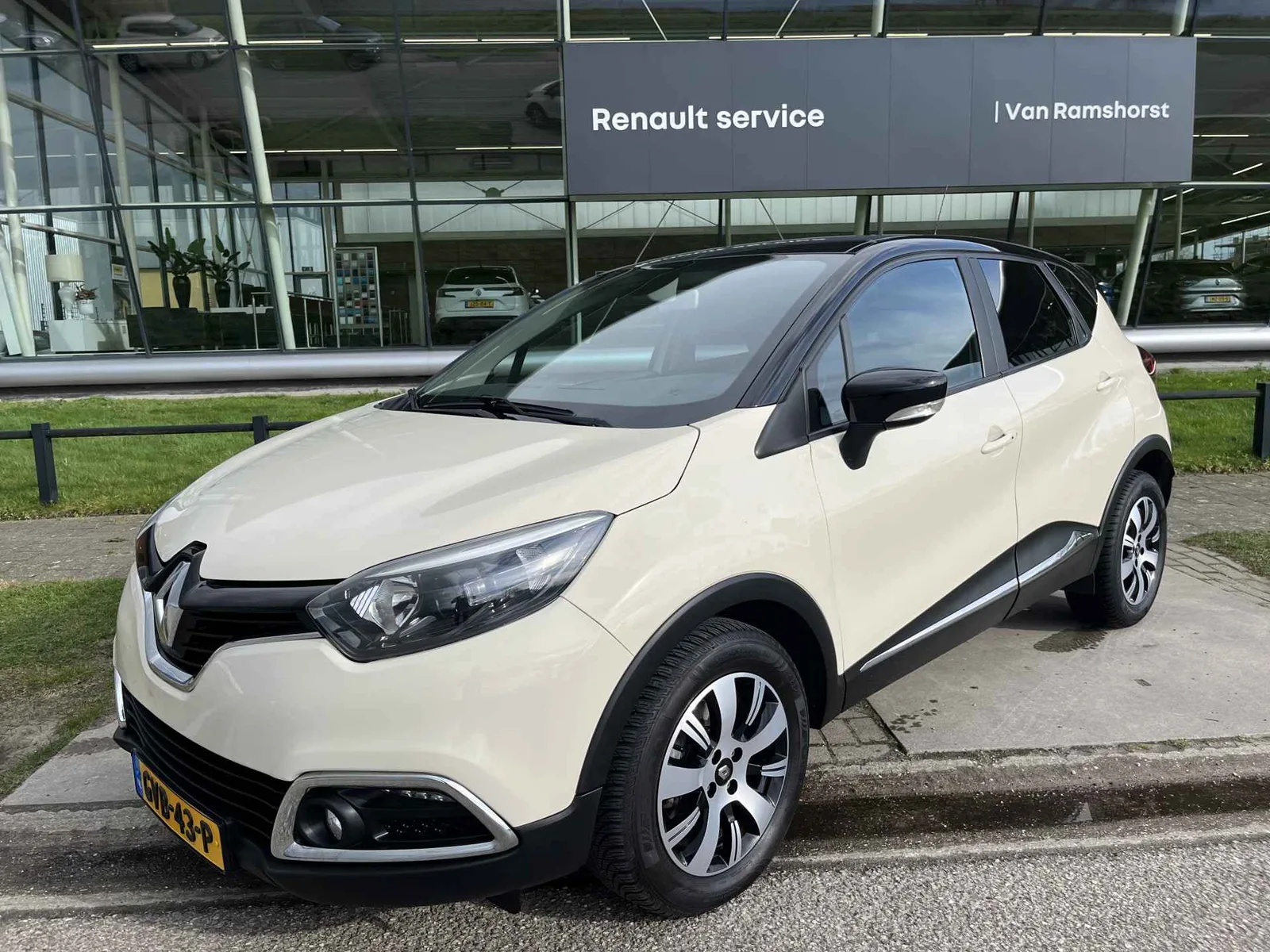 Renault Captur (2016) — foto 1