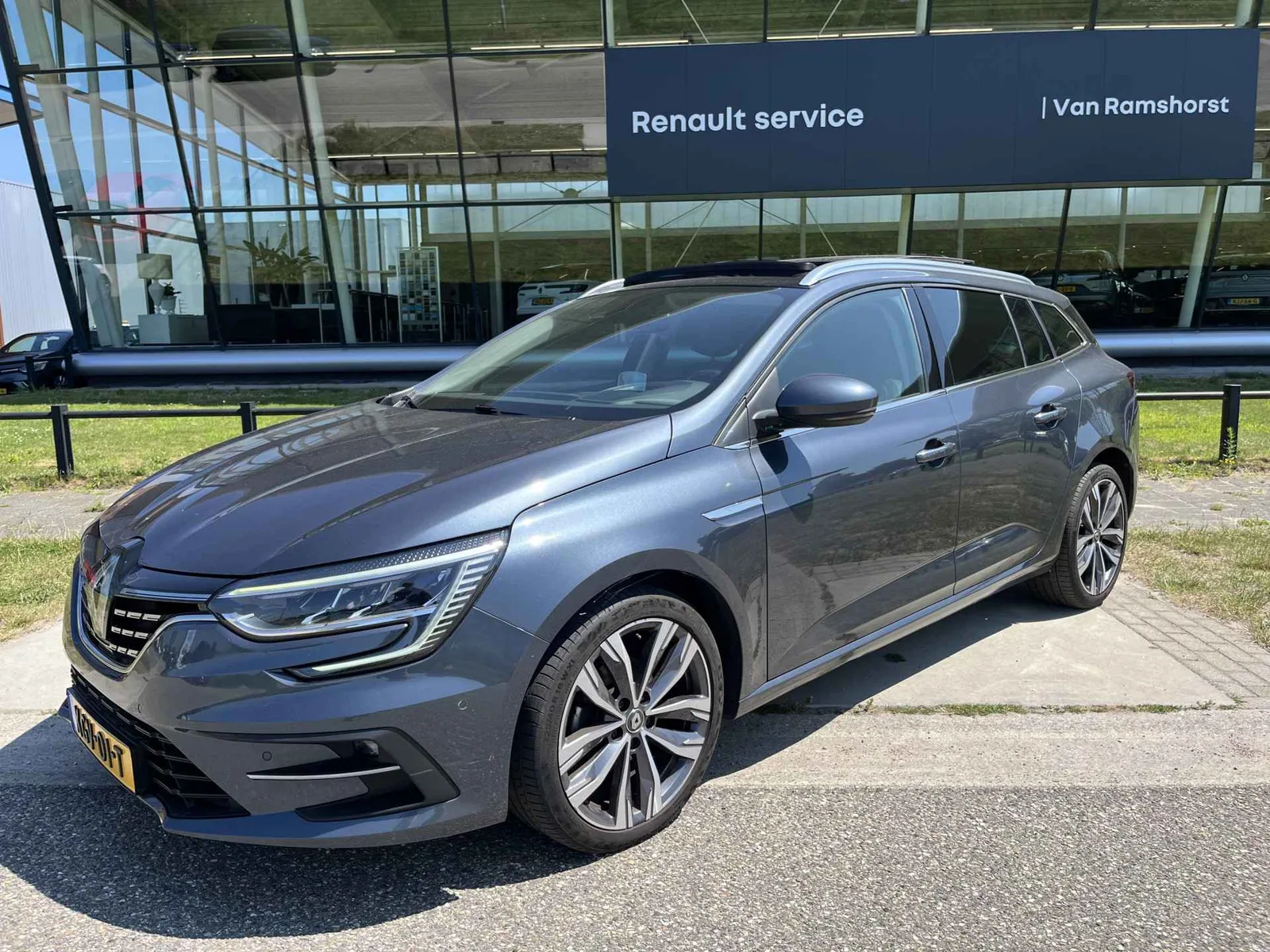 Renault Mégane (2022) — foto 1