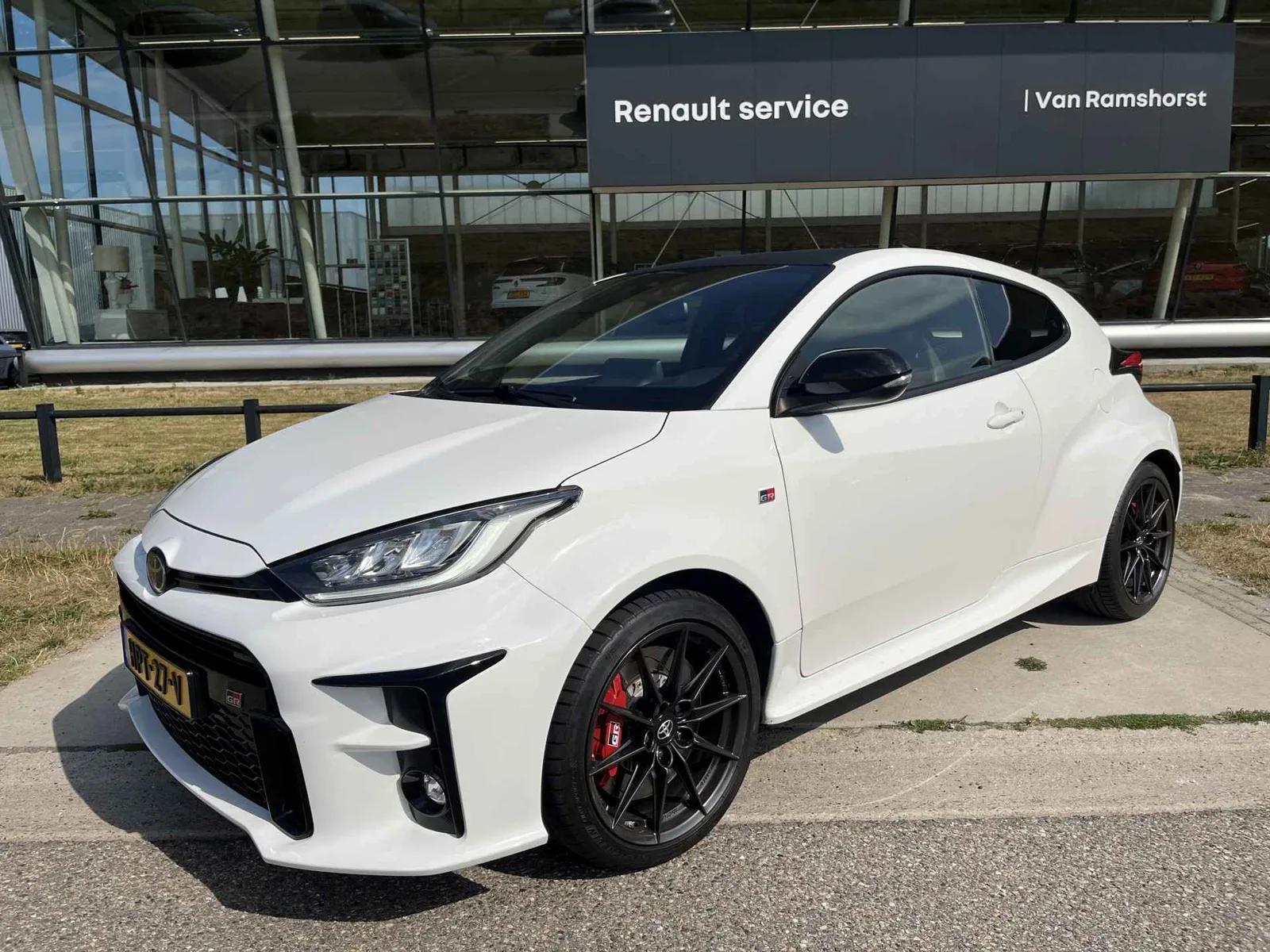 Toyota Yaris (2022) — foto 1