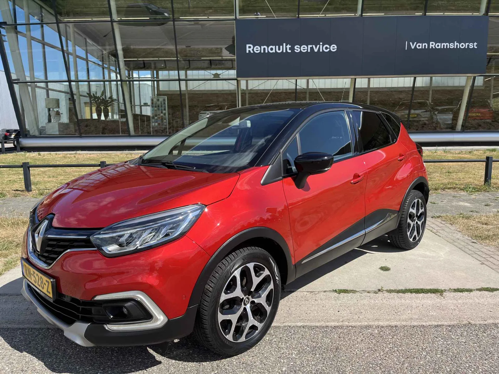 Renault Captur (2018) — foto 1