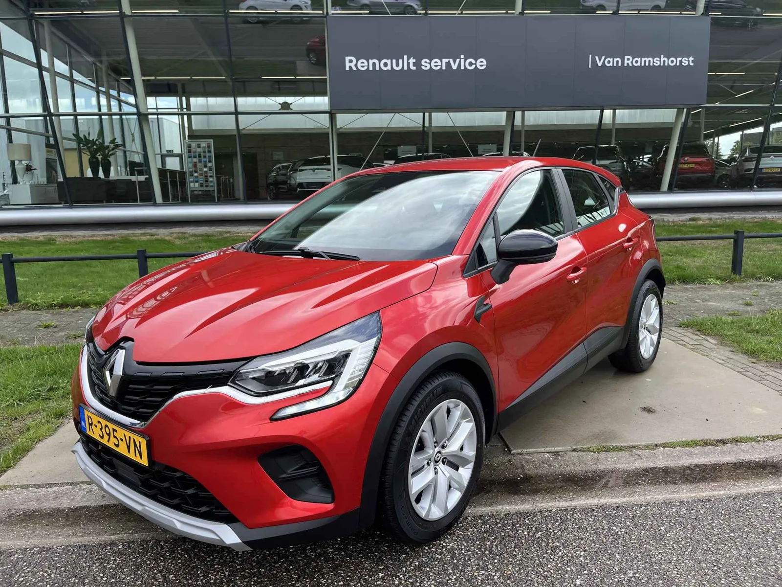 Renault Captur (2021) — foto 1