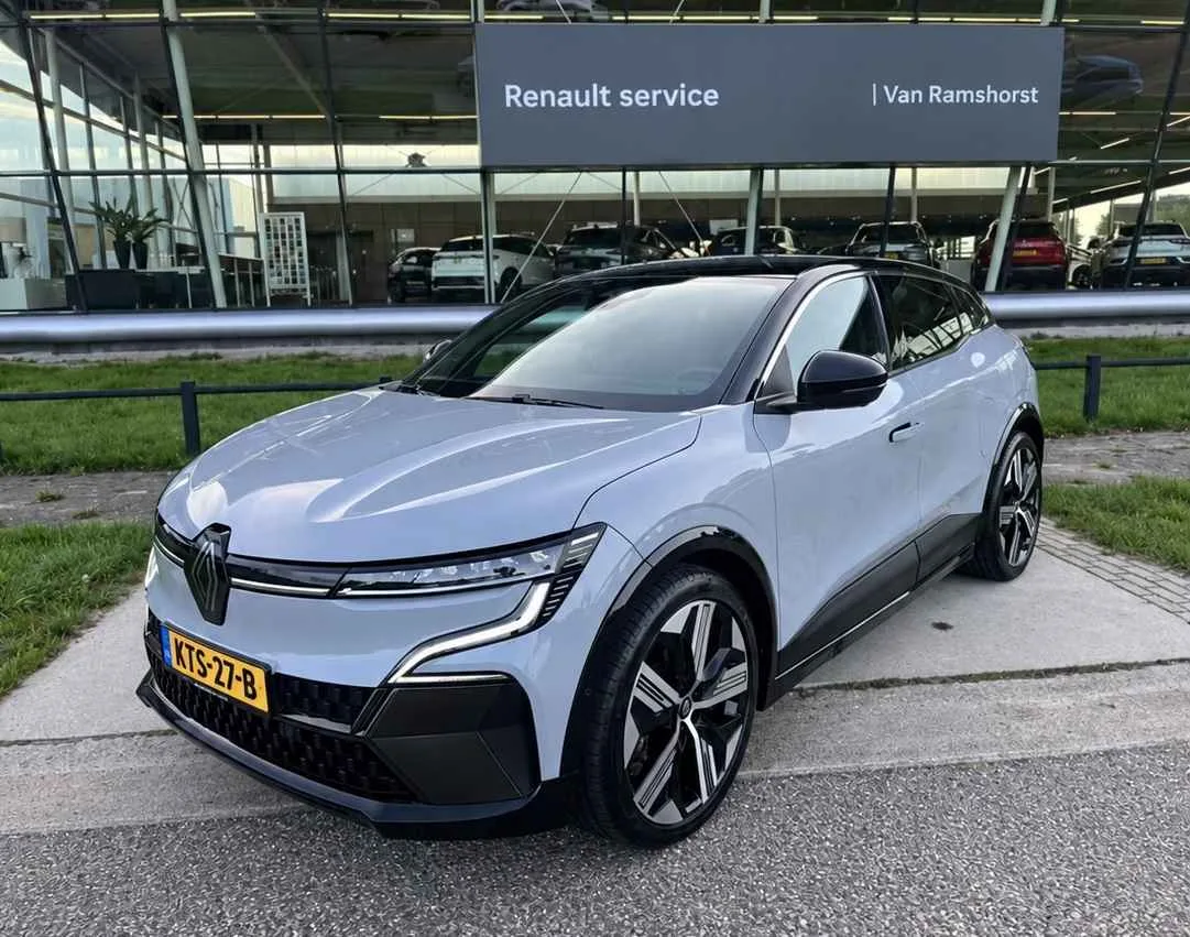 Renault Mégane E-Tech (2024) — foto 1