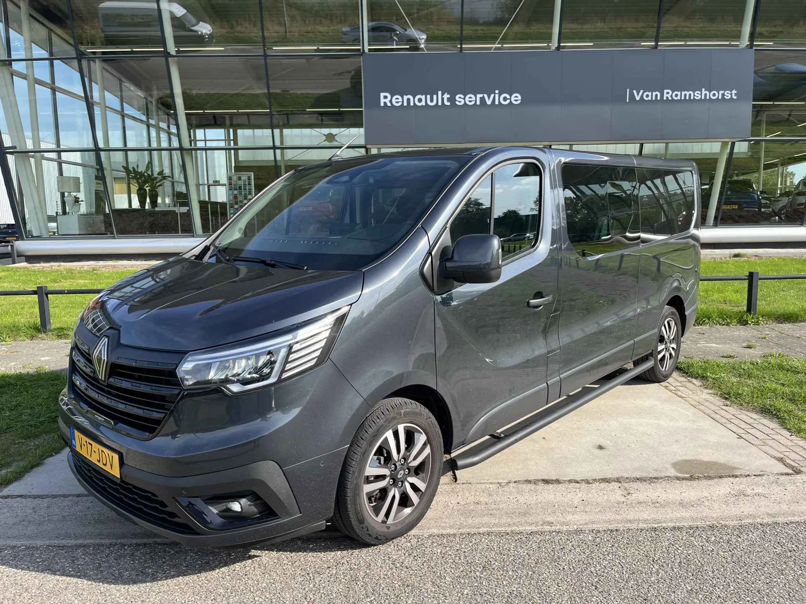 Renault Trafic (2024) — foto 1