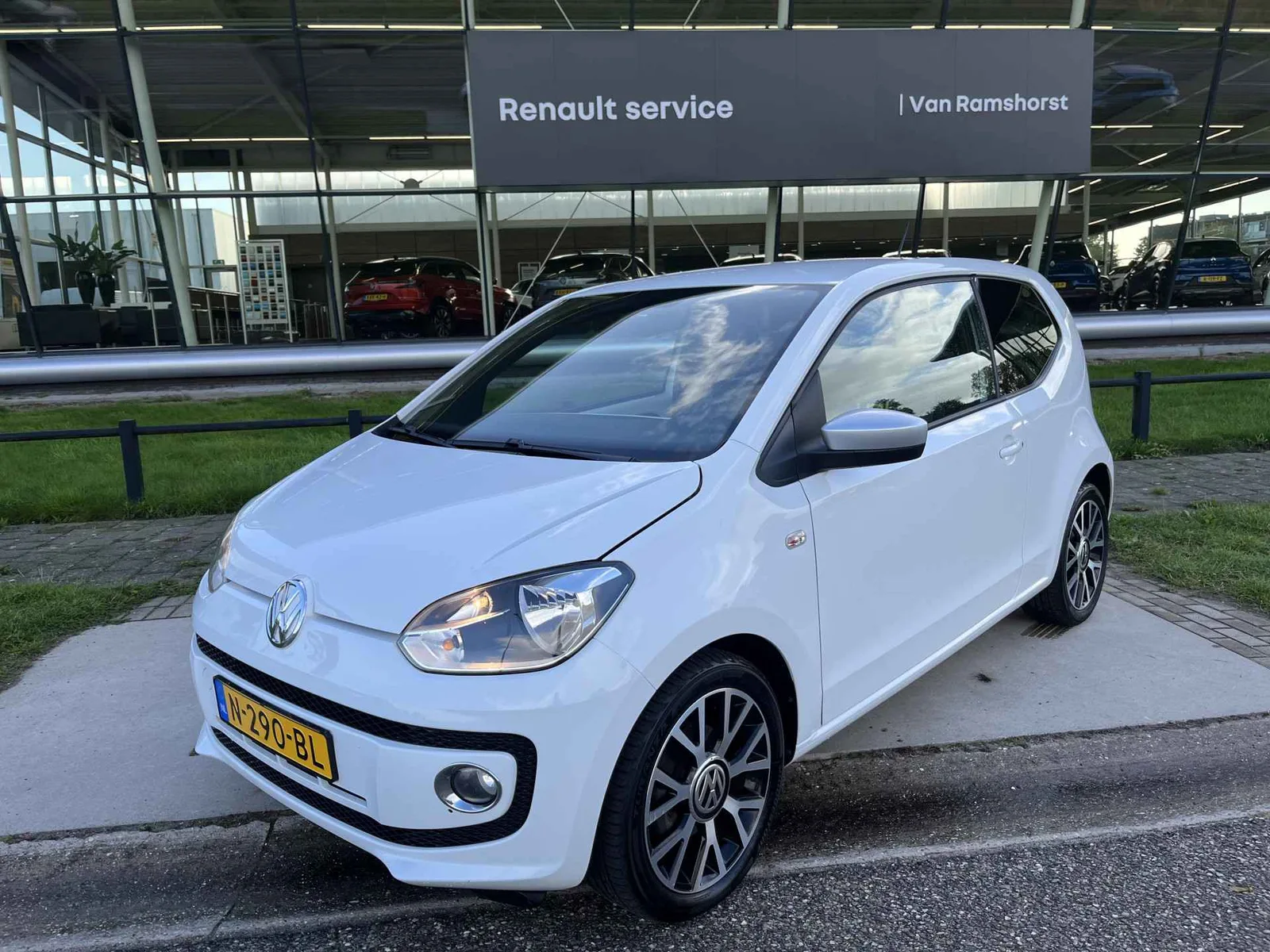 Volkswagen Up! (2016) — foto 1