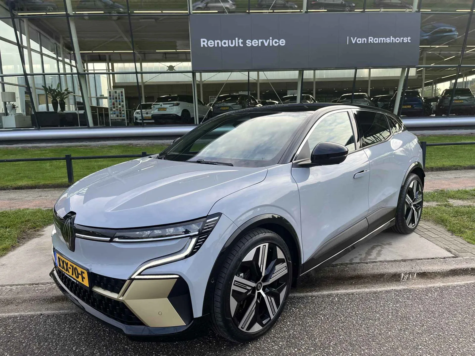 Renault Mégane E-Tech (2024) — foto 1