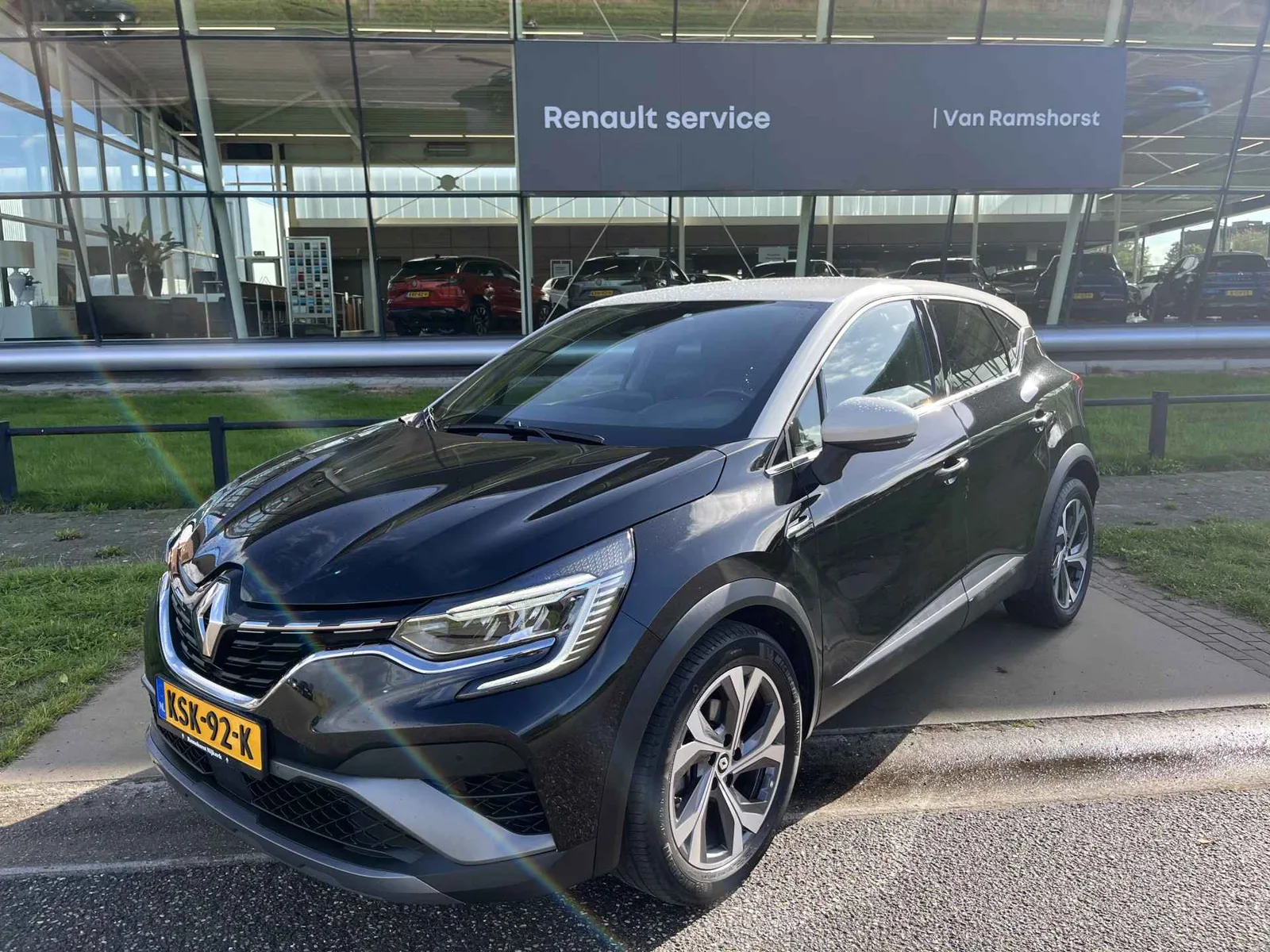 Renault Captur (2022) — foto 1