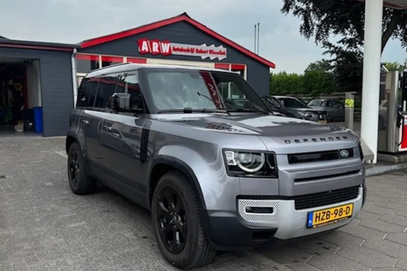 Land Rover Defender (2023)