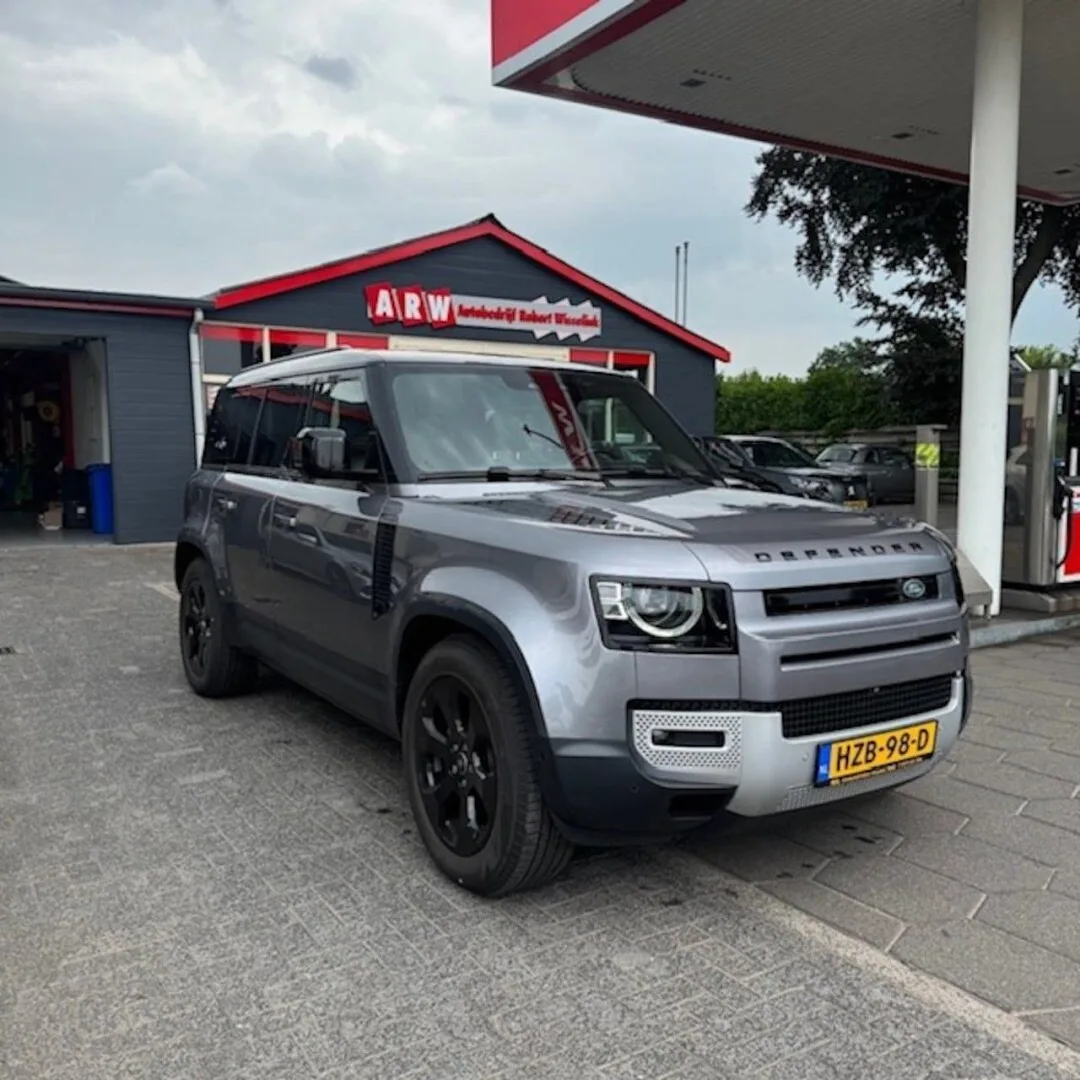 Land Rover Defender (2023) — foto 1