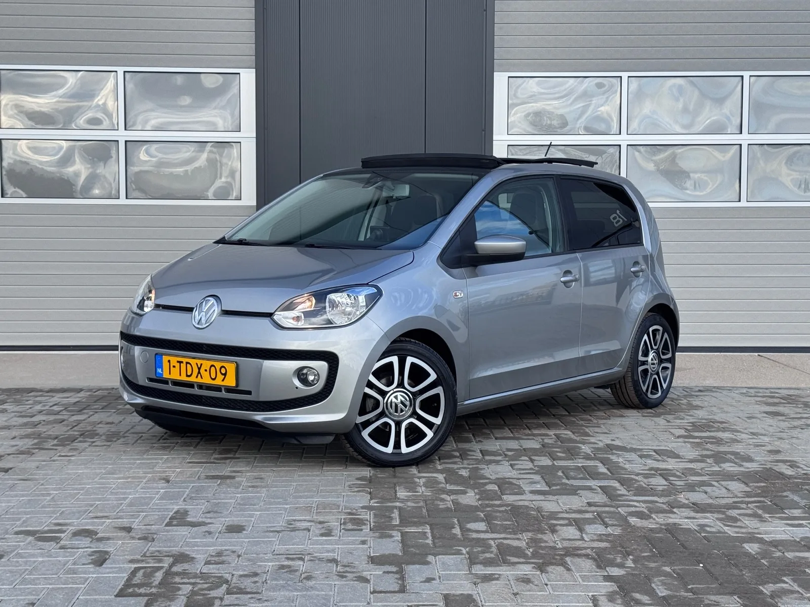 Volkswagen Up! (2014) — foto 1