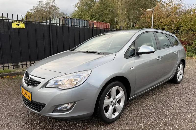Opel Astra (2011)