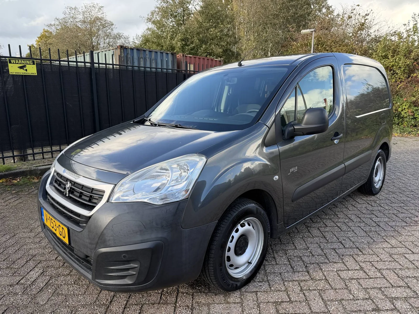 Peugeot Partner (2017) — foto 1