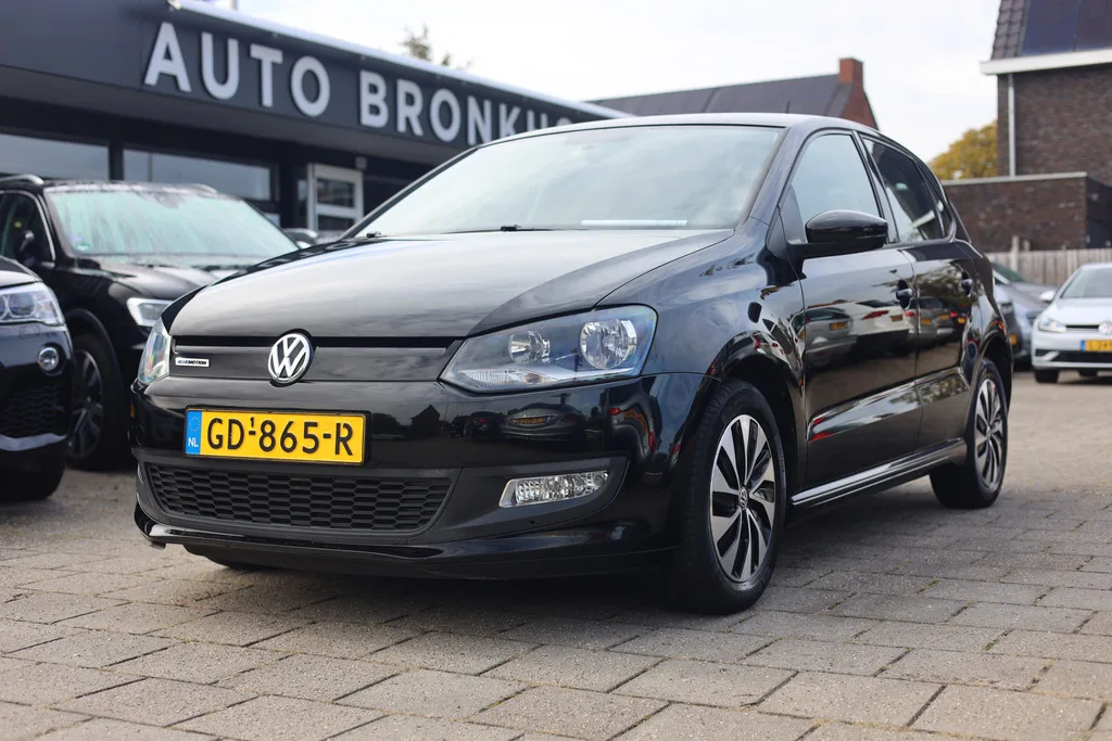 Volkswagen Polo (2015) — foto 1