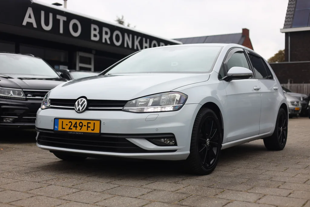Volkswagen Golf (2018) — foto 1