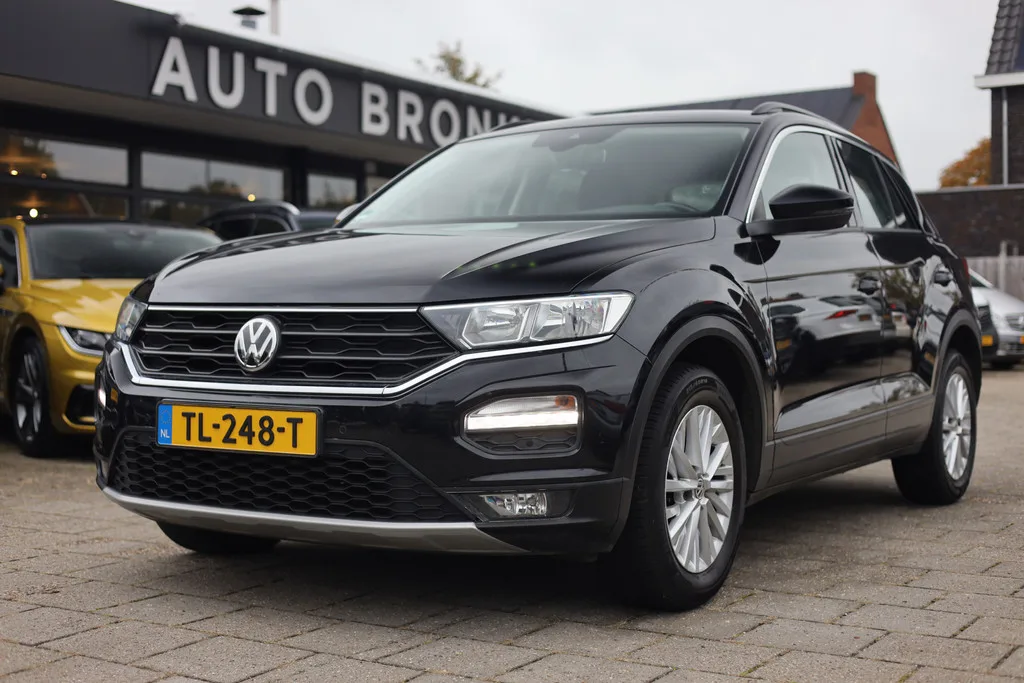 Volkswagen T-Roc (2019) — foto 1