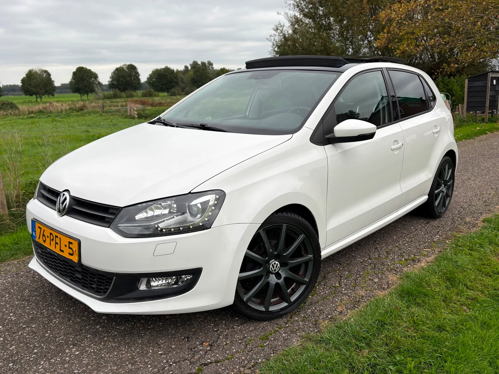 Volkswagen Polo (2011) — foto 1