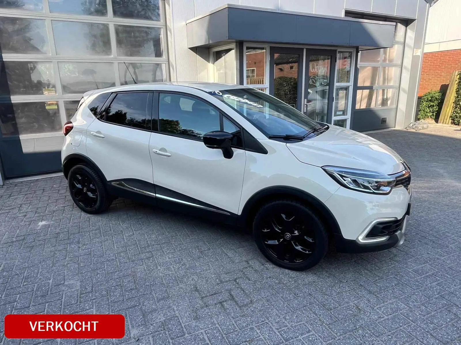 Renault Captur (2018) — foto 1