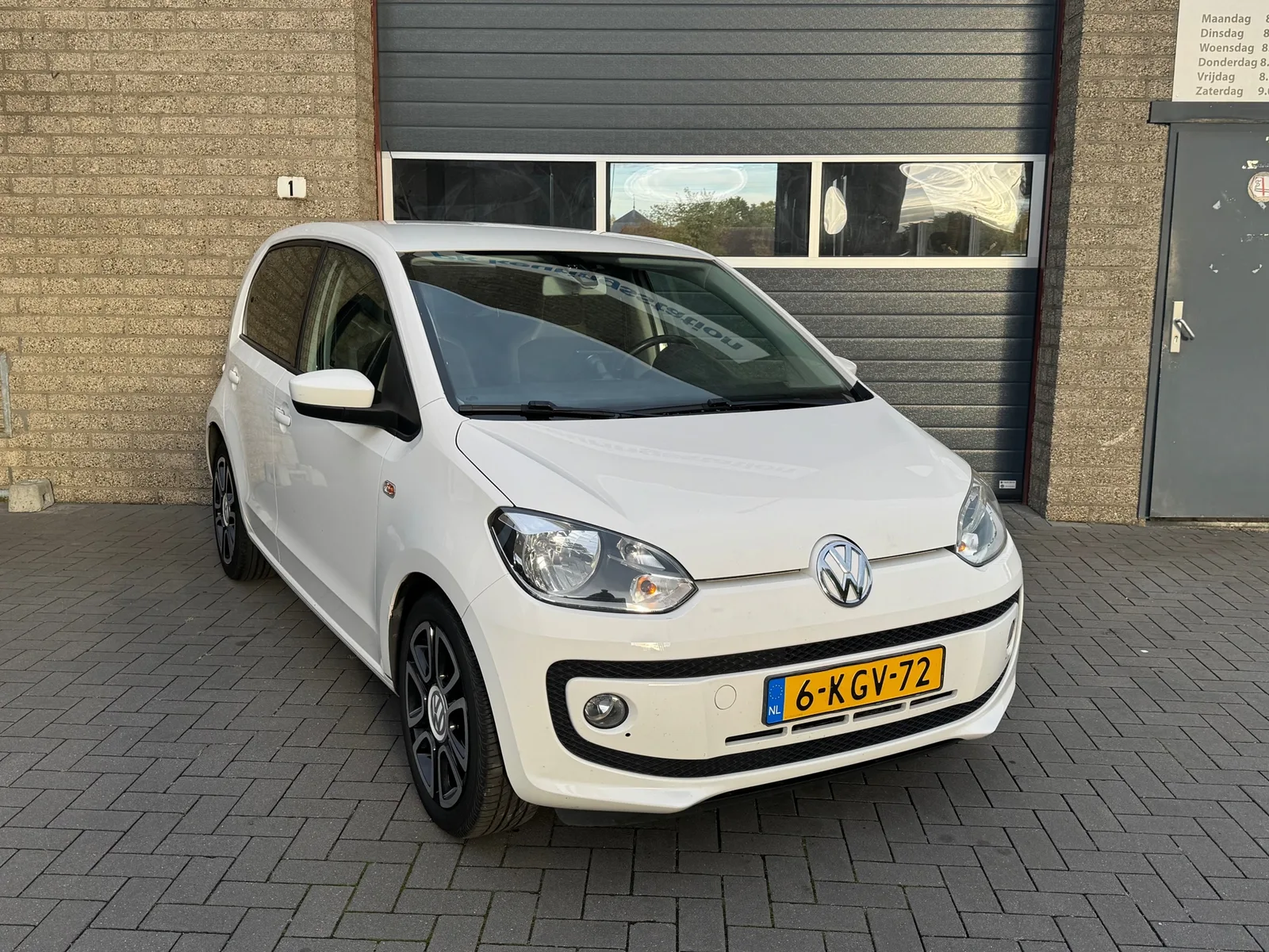 Volkswagen Up! (2013) — foto 1