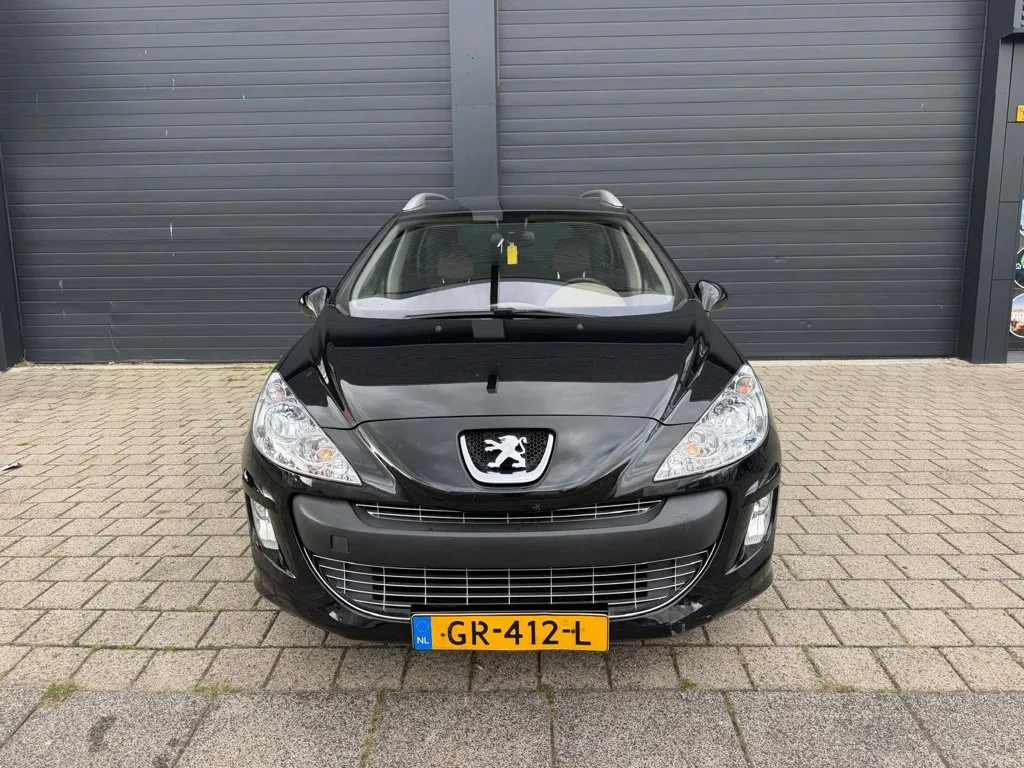 Peugeot 308 (2010) — foto 1
